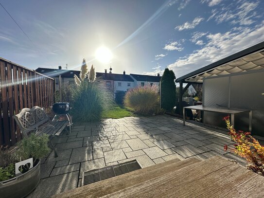 Blau Weißer Himmel in FÜ-Burgfarrnbach ~ top gepflegtes Reihenmittelhaus mit Garten und Terrasse ~ EBK ~ Garage ~ Photo…