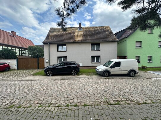 +++ Renovierungsbedürftiges Einfamilienhaus mit großen Grundstück in Großgörschen +++