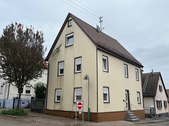 Ansprechendes 1 - 2 Familienhaus