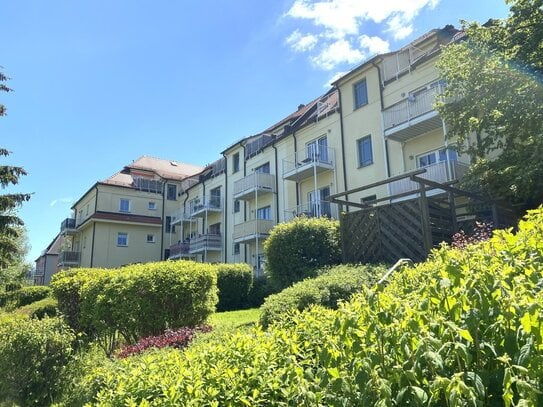 Schöne Wohnung in Denkmalschutzobjekt mit neuewertiger Einbauküche, Stellplatz und Balkon