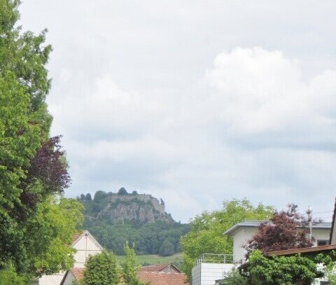 2.5/3.0 Zimmer Dachgeschoss-Wohnung mit Einbauküche und Stellplatz in ruhiger Wohnanlage!