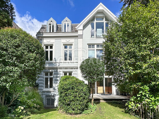 "Haus-in-Haus" im Villenviertel: Großzügige Erdgeschoss-Maisonette mit Garten in Blankenese