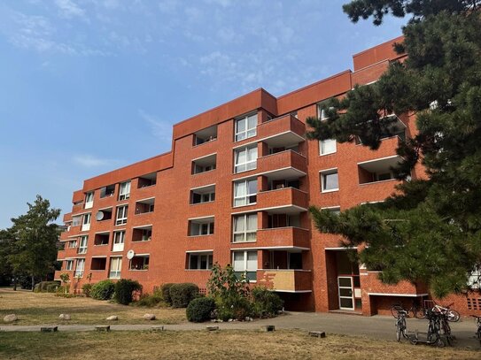 Gut geschnittene Zimmer Wohnung im zweiten Obergeschoss mit Balkon!