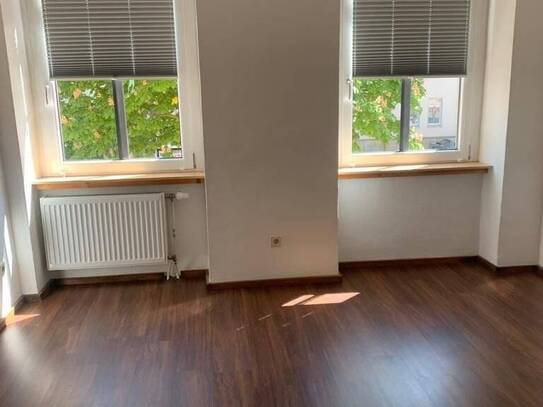 zentrumsnahe 2-Raumwohnung mit EBK ab dem 01.05.2025