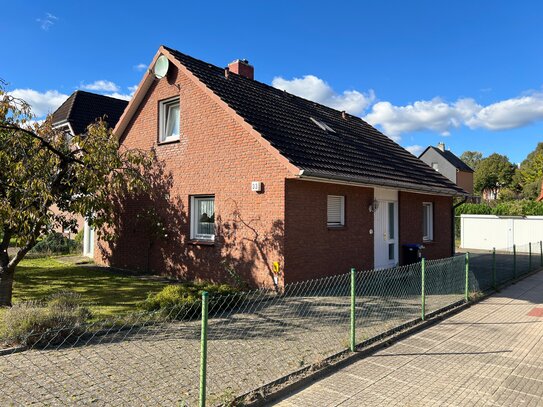 5-Zimmer-Einfamilienhaus mit Wintergarten und zwei Garagen