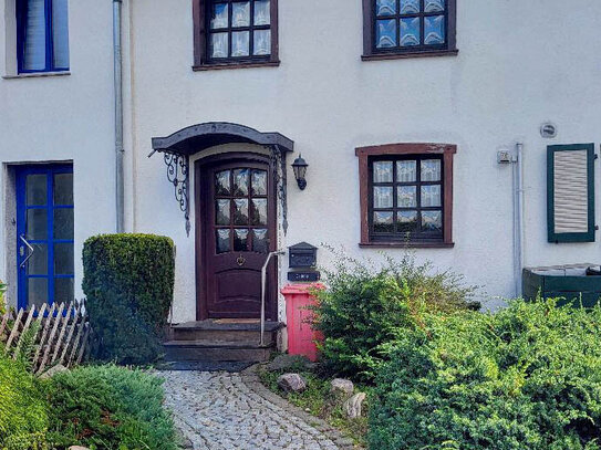 Solides Reihenmittelhaus mit Einbauküche, Wintergarten und Garage in ruhiger Lage