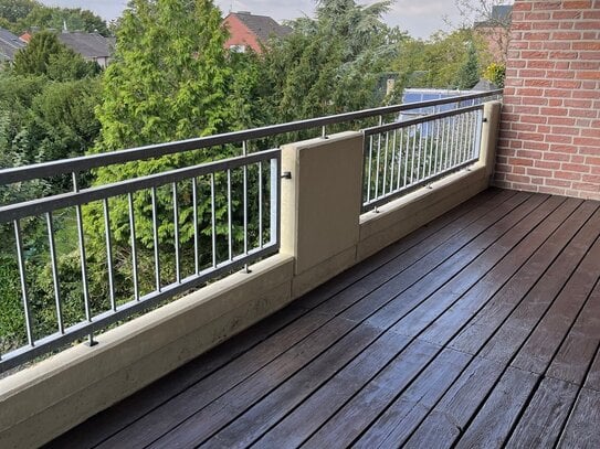 Sanierte 3-Zimmer-Wohnung mit großer Dachterrasse und Blick auf das Stadion!