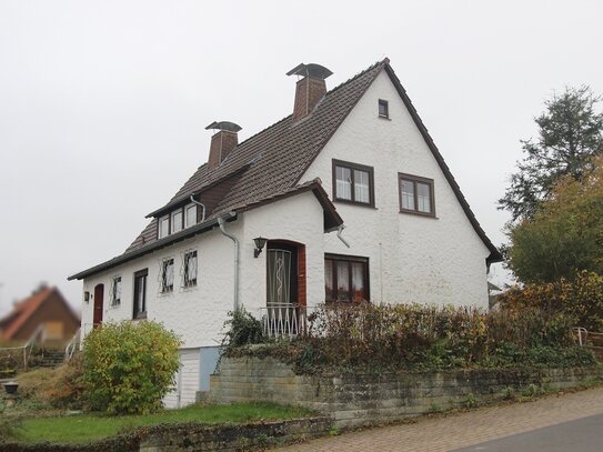 Einfamilienhaus mit ehemaligem separatem Praxisbereich in Fritzlar-Züschen