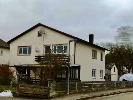 2-Familienhaus mit Nebengebäude und Garage