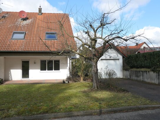 Schön geschnittenes Haus mit 6 Zimmer, EBK, Garten und Garage in ruhiger Lage