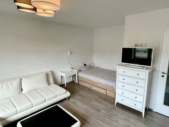 **exklusiv** komplett renoviertes 1-Zimmer-Appartement