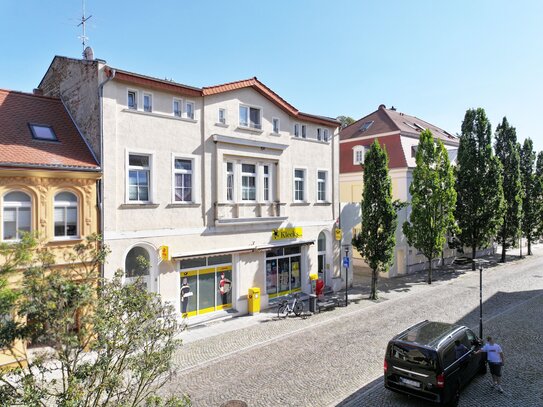 Vielseitiges Mehrfamilienhaus mit Gewerbe, Innenhof und Garage im Herzen von Staßfurt