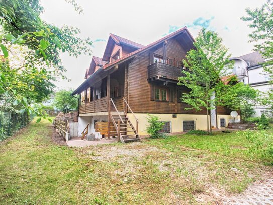 Massives Stommel-Holzhaus mit Wintergarten und Doppelgarage in Bruchköbel