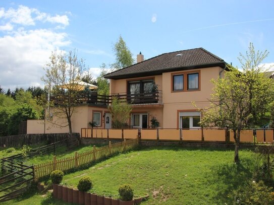 Zweifamilienhaus mit Garten und Fernblick