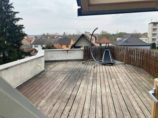 Charmante Dachgeschosswohnung mit traumhafter Dachterrasse in Hockenheim