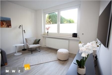 Komplett möbliert / Furnished accommodation in: Heerdt. Erstbezug nach Renovierung im November