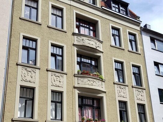 Vermietete Eigentumswohnung mit Balkon in wunderschönem Gründerzeithaus in der Kölner Südstadt zu verkaufen