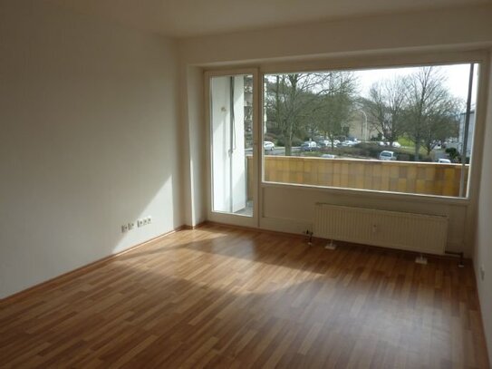 ET-Whg., 3,5 Zi., mit Balkon und PKW-Stellplatz