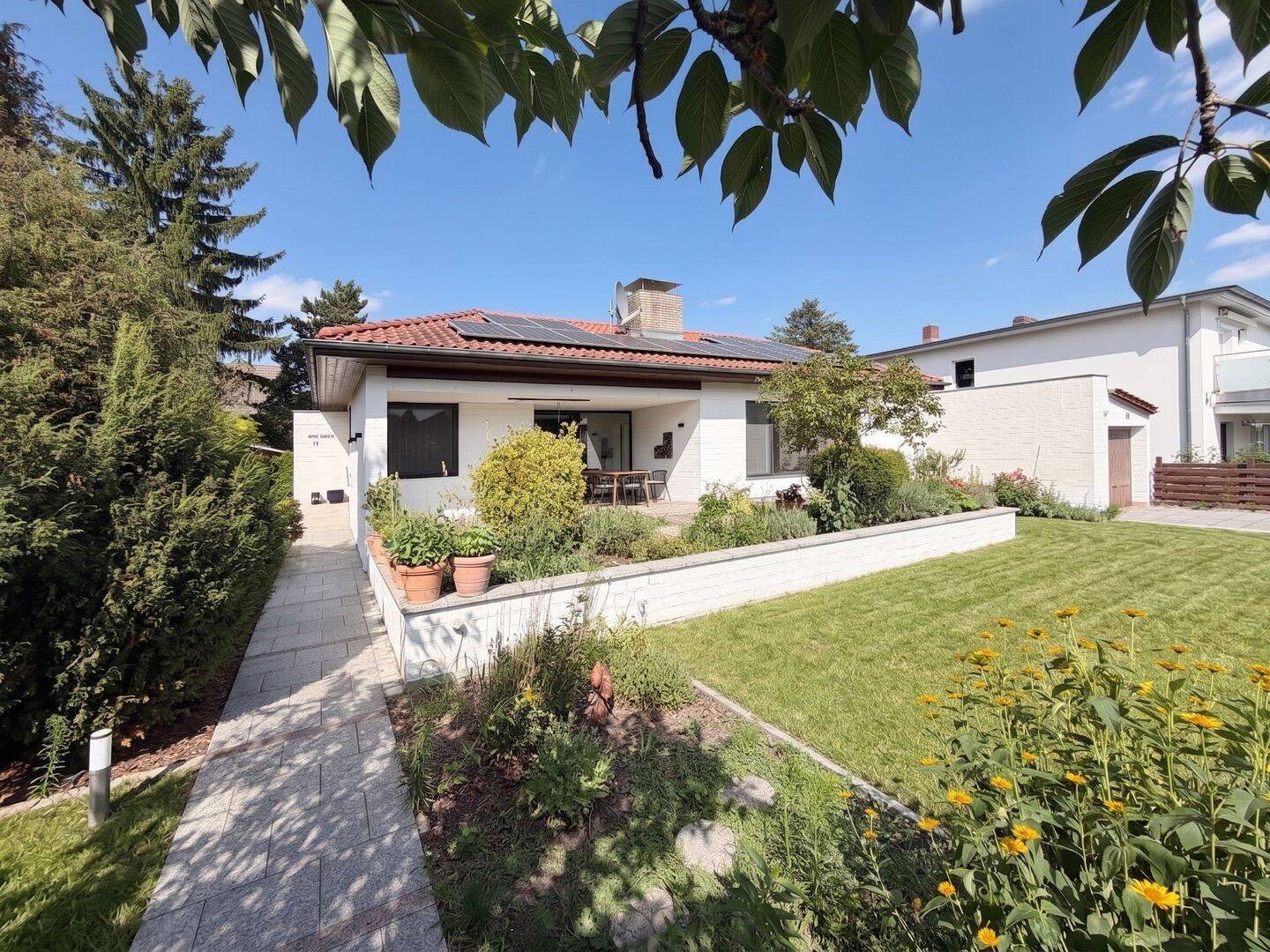Exklusiver Bungalow: Wohlfühloase im Grünen - Foto 1