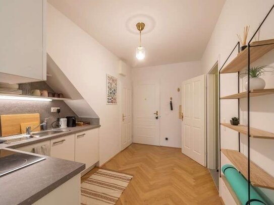 Neu renovierte 1 ZIMMER Wohnung