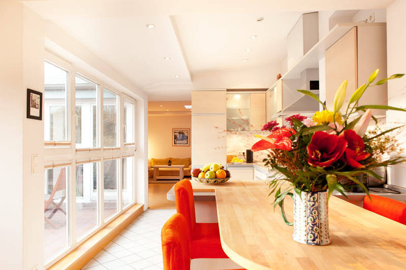Möblierte Dachgeschosswohnung mit Dachterrasse und exzellenter Anbindung - Foto 1