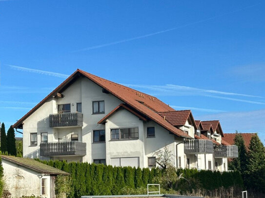 GROSSZÜGIGE 3-ZIMMER-OBERGESCHOSSWOHNUNG MIT BALKON UND TIEFGARAGENSTELLPLATZ