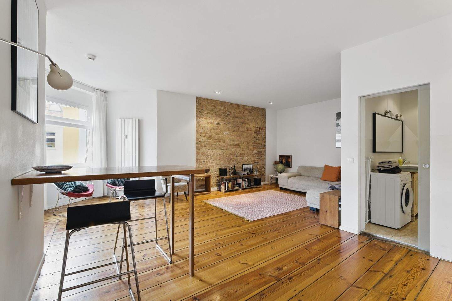 ***Stilvoll möblierter Zwei-Zimmer-Altbau mit modernem Komfort in Toplage*** - Foto 1