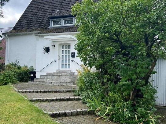 Zweifamilienhaus mit Doppelgarage, moderner Einbauküche in Dortmund-Berghofen!!!