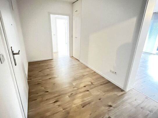 Frisch renoviert + Balkon + Einbauküche = Ihr neues Zuhause