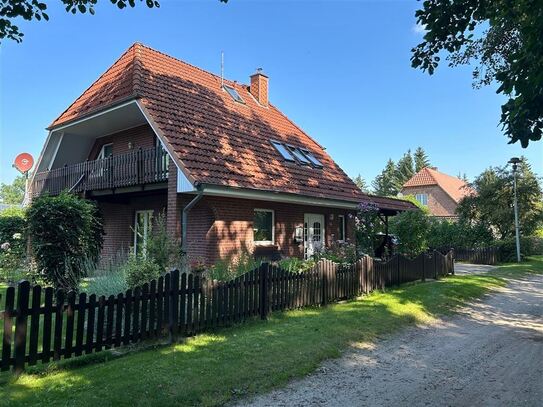 Herrliches Einfamilienhaus mit Doppelcarport und Werkstattanbau in Kuhstorf