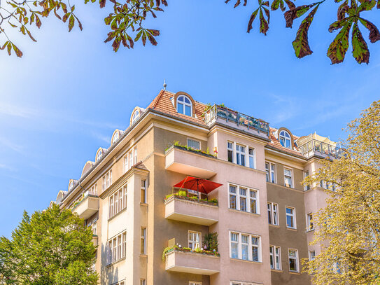 Anlage | Helle Dachgeschosswohnung mit Süd Loggia und Aufzug