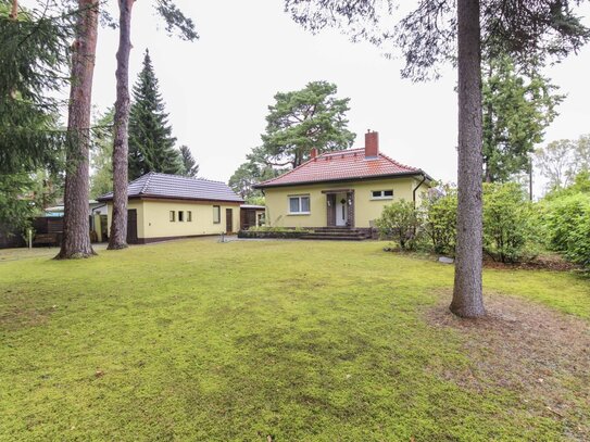 Bezugsfreier Bungalow mit Nebengelass und Garage in gefragter Lage