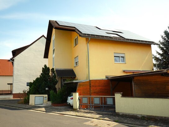 Kapitalanlage: 3-Z-Wohnung mit Einbauküche, bestem Fernblick, Balkon und PKW-Stellplatz am Haus