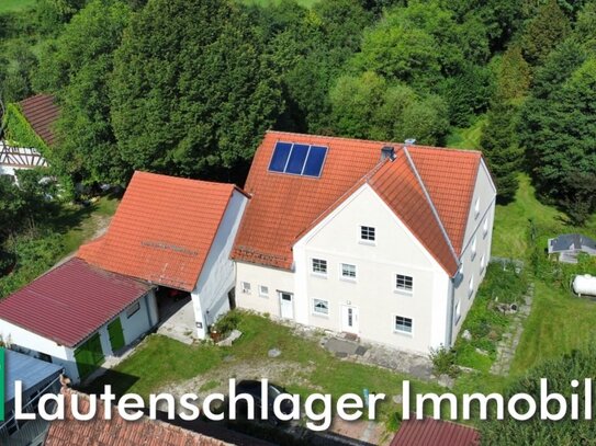 Immobilien-Schmuckstück mit Nebengebäuden und parkähnlichem Garten in Kastl-Utzenhofen!