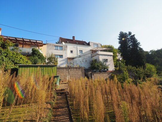 GÜNSTIGES EINFAMILIENHAUS MIT GARAGE UND GARTEN