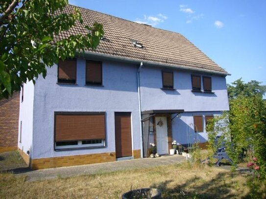 2 Familienhaus mit 4 Garagen