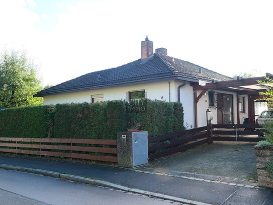 Freies Einfamilienhaus mit schönem Garten, Garage u Carport in familienfreundlicher und ruhiger Lage