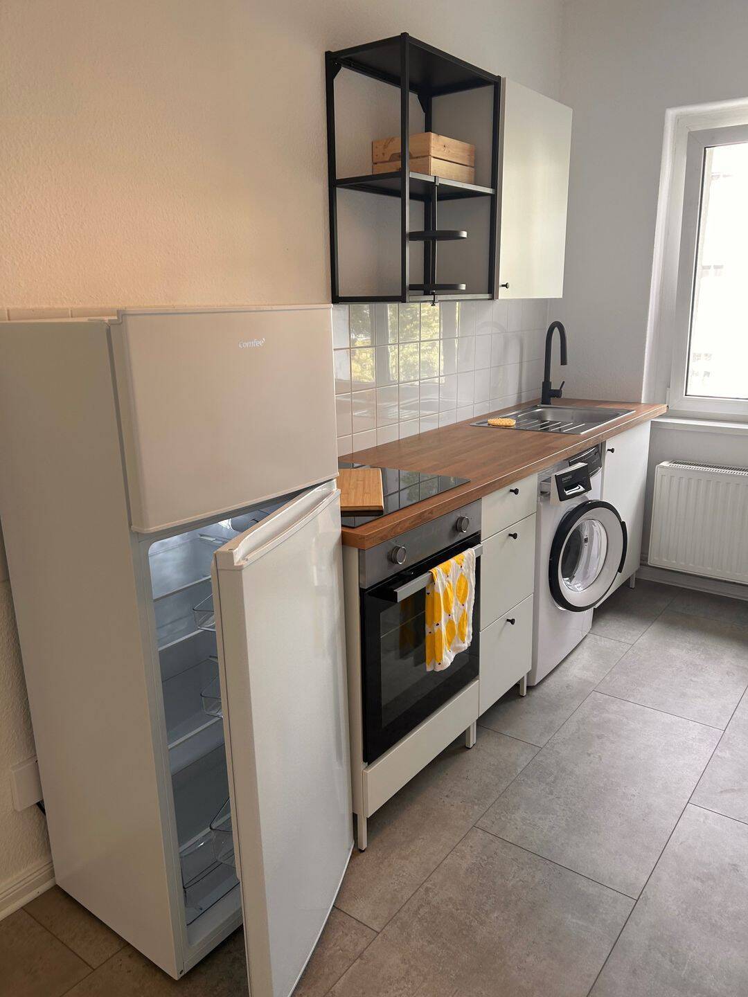 Modernisierte 1-Raum-Wohnung vollmöbliert mit Einbauküche - Foto 1