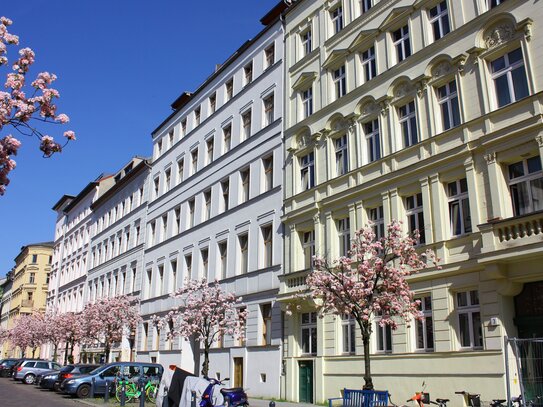 Lottumstraße – Altbau-Perle – Vorderhaus – Fernsehturm-Blick – Südlage – Fahrstuhl – BEZUGSFREI !!