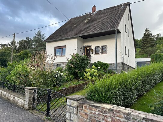 Solides EFH mit Terrasse, Garage und schönem Grundstück in Niedersselters