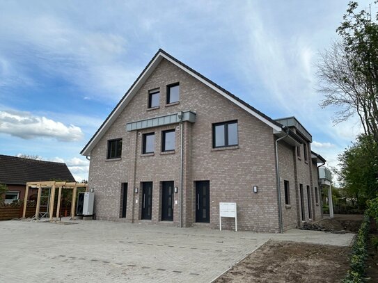 Neubau Erstbezug! Maisonettewohnung in zentraler Lage von Huntlosen!