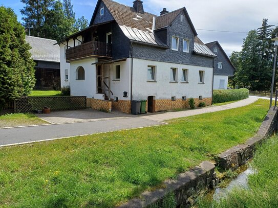 Haus mit Scheune und Garten in Haßlach