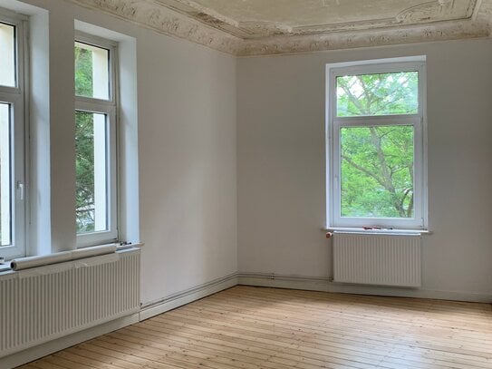 Ab 01.03.2025: Originale Jugendstil 3-Raum-Wohnung mit Tageslichtbad und Deckenmalerei