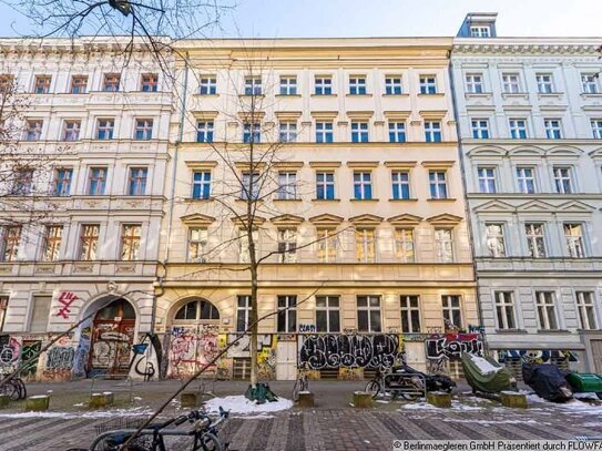 Attractive 3-room apartment with ceiling stucco in Wrangelkiez Kreuzberg