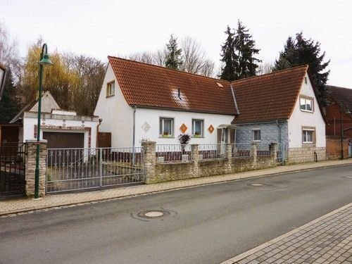 - Freistehendes Einfamilienhaus mit Garage und Nebengebäude im OT Langendorf -