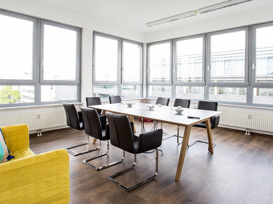 Neu gestaltete Arbeitsplätze in innovativem Office Hub - All-in-Miete