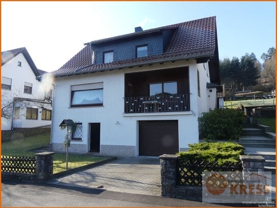 Gepflegtes 2-Familienwohnhaus mit Garage, Garten, Balkon und Terrasse am Ortsrand von Snt-Jossa