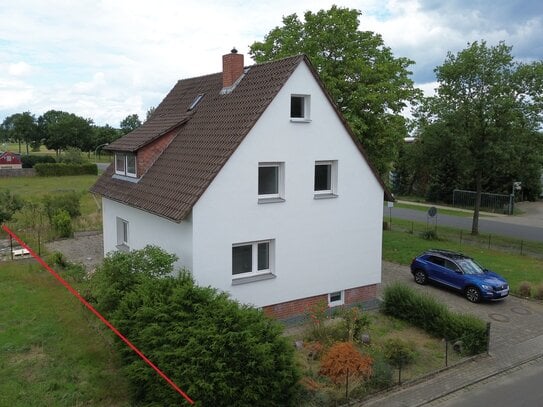 Modernisiertes Einfamilienhaus mit Nebengebäude und Doppelgarage