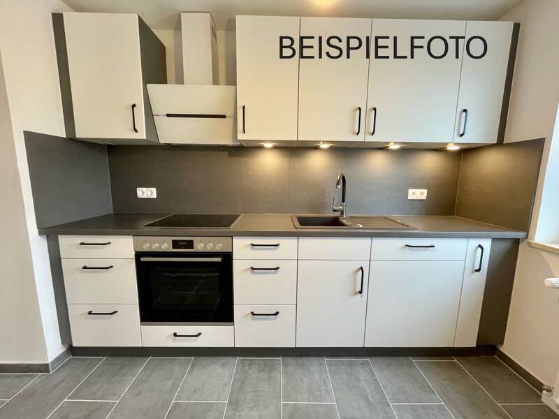 Sanierte 2,5 Zimmer mit Einbauküche!