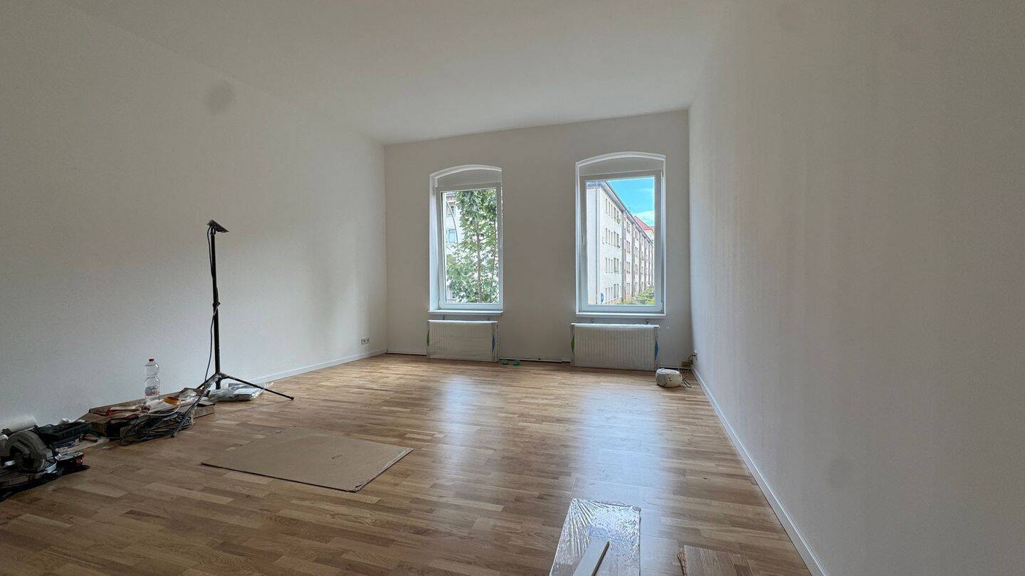 Berfristete, frisch sanierte 2-Raumwohnung mit Einbauküche und Wannenbad ! - Foto 1
